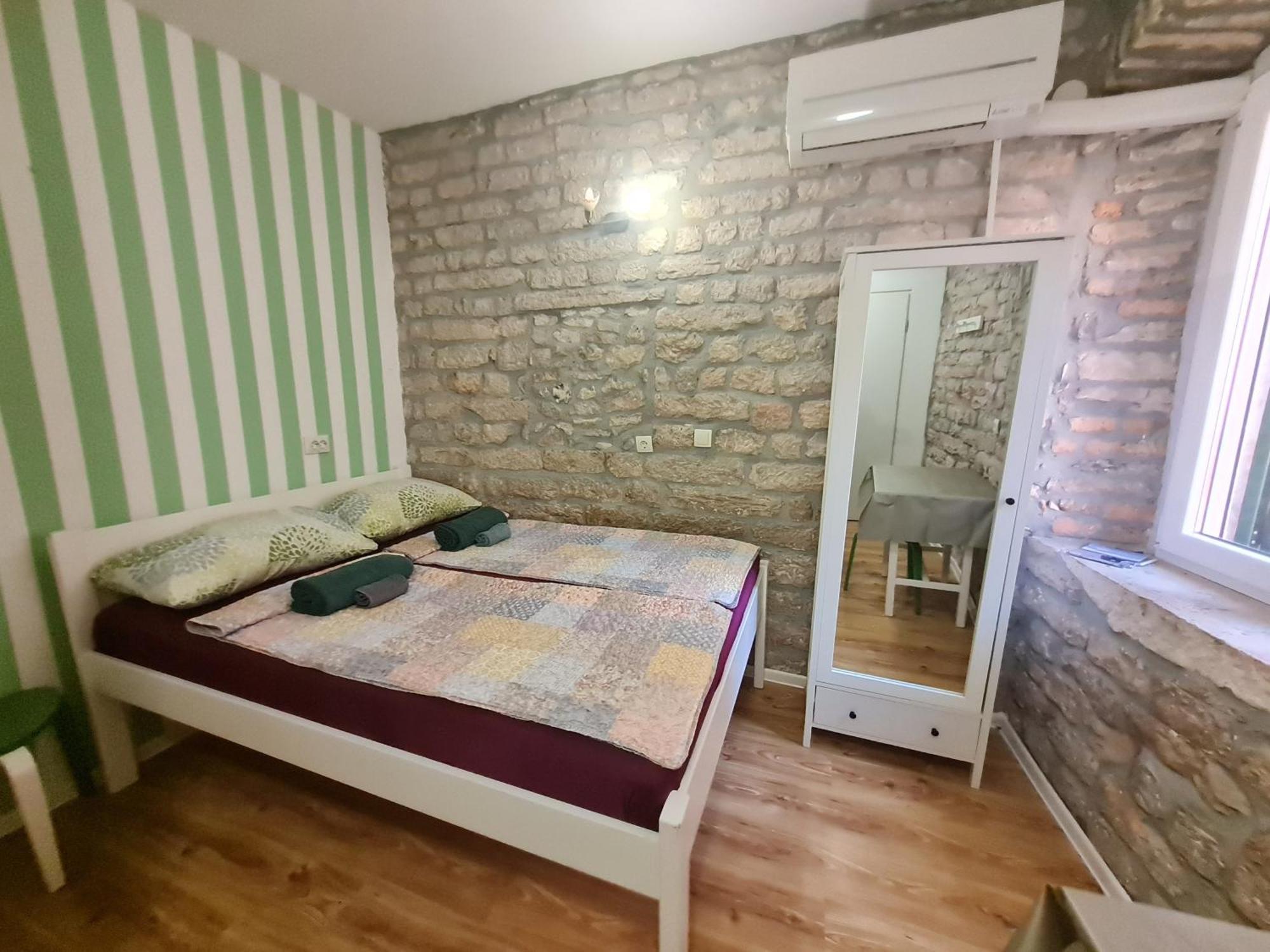 Rooms & Studio Apartments شيبينيك الغرفة الصورة
