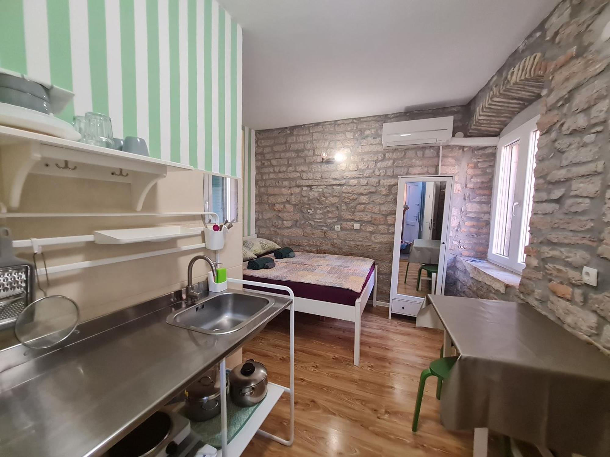 Rooms & Studio Apartments شيبينيك الغرفة الصورة